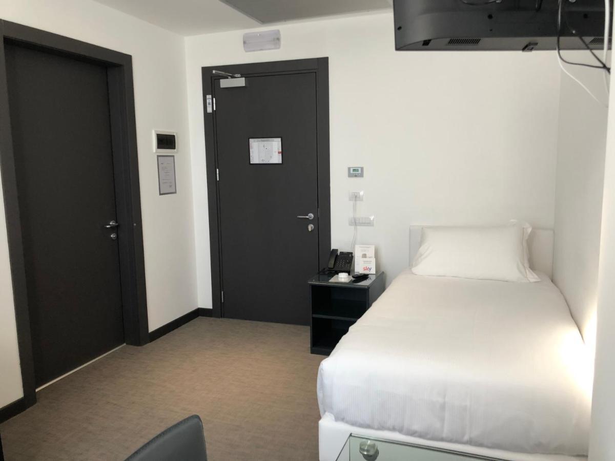 Loto Business Hotel Рим Экстерьер фото